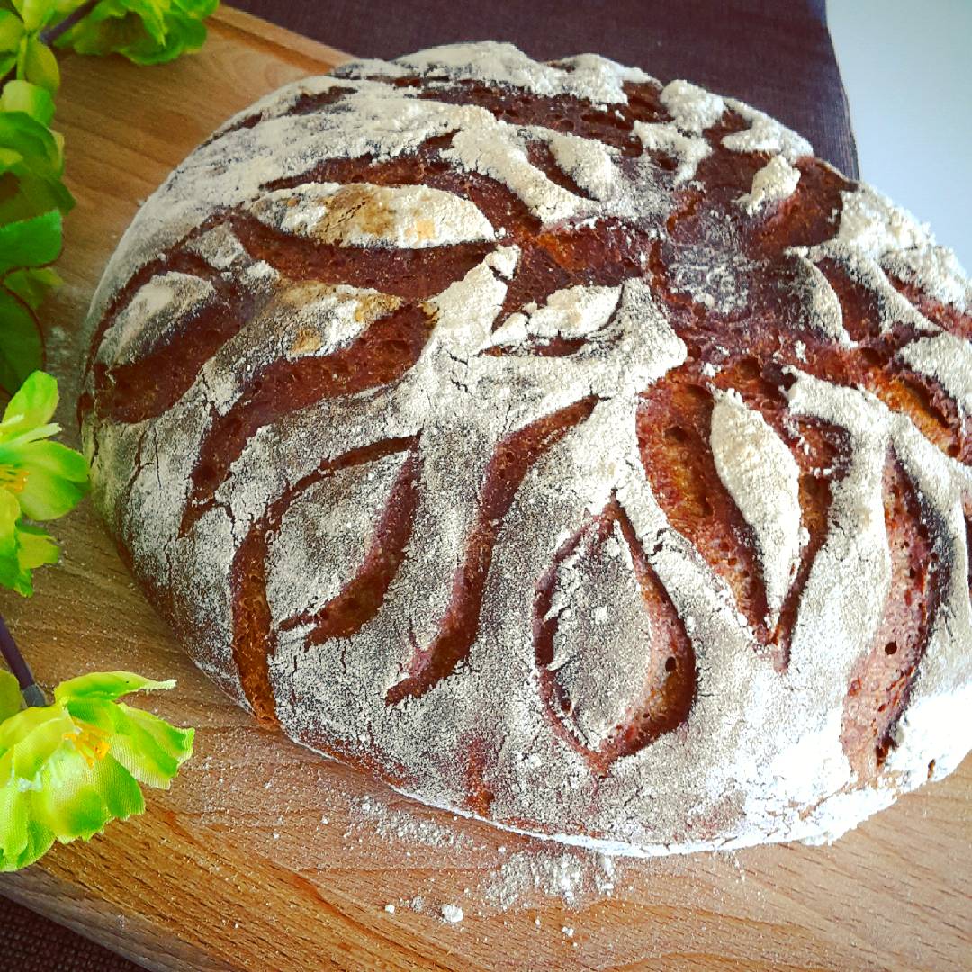 Rustikales Sauerteig-Krustenbrot :: Bella-cooks-and-travels